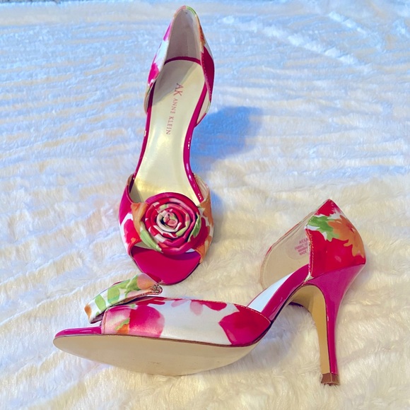 Anne Klein Floral Pumps - Picture 5 of 8